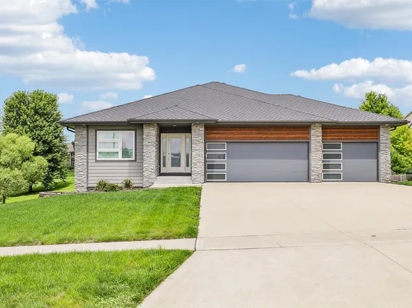15915 Aurora Ave, Urbandale, IA 50323