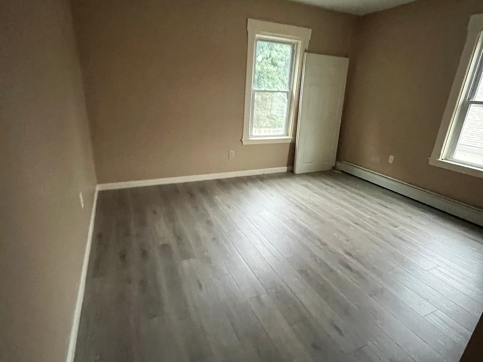 4 bed, 900 sqft, $2,500 — Photo 3