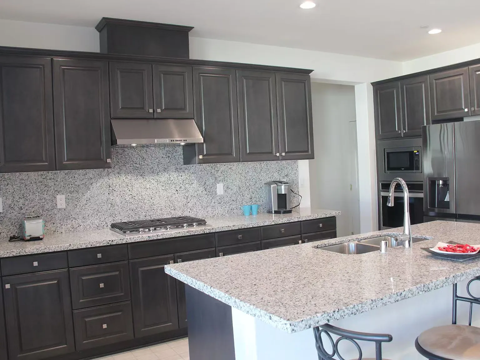 7 bed, 3245 sqft, $4,000 — Photo 4