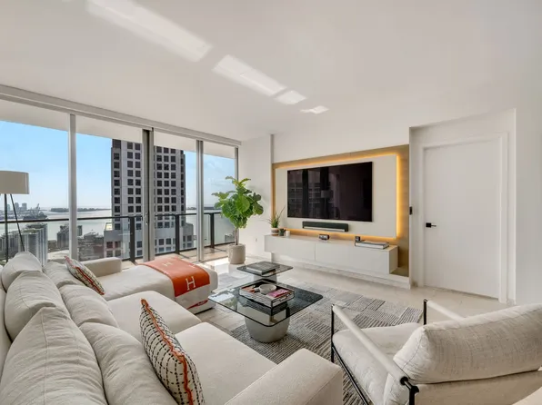 68 SE 6th St, Miami, FL