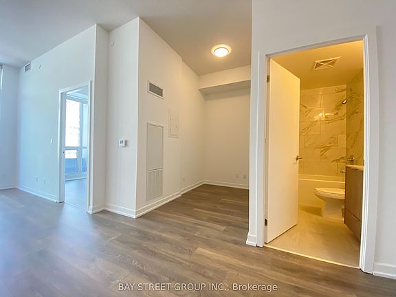 5th image of 36 Manor Rd E #302