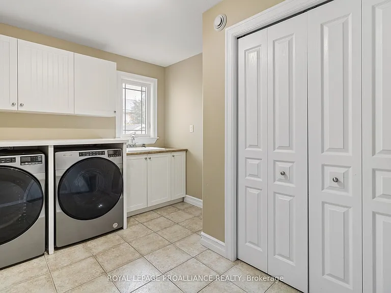 1009 Crestwood Dr — Photo 36
