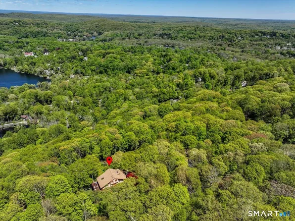 10 Hillcrest Court, Ridgefield, CT 06877