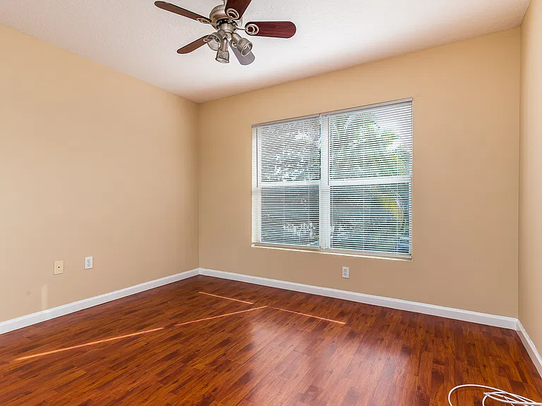 959 SW 15th St — Photo 7