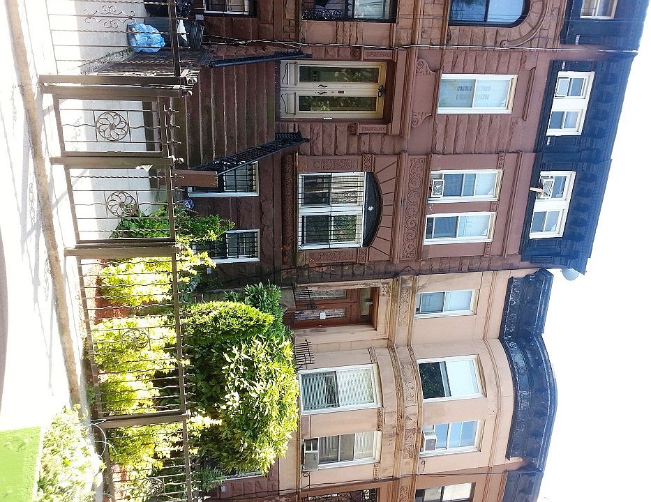 2nd image of 528 Jefferson Ave