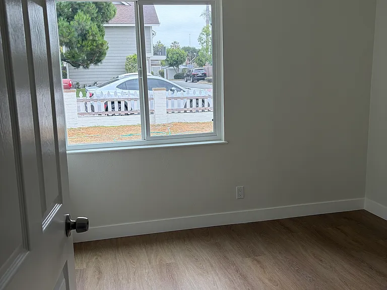 2641 Elden Ave #A — Photo 9