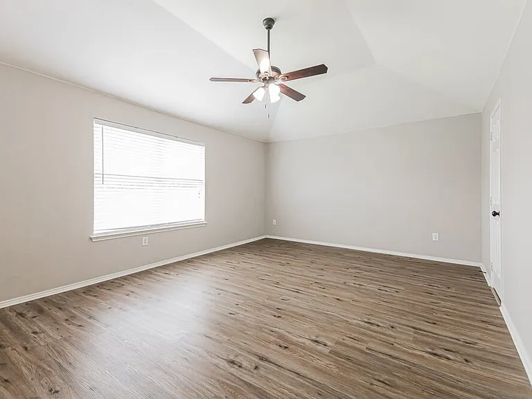 908 Matthew Ln — Photo 11