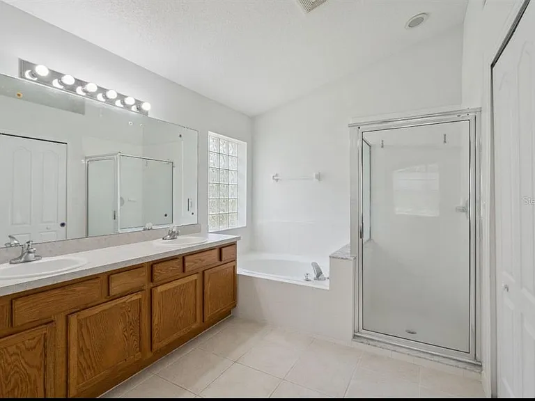 15723 Markham Dr — Photo 11