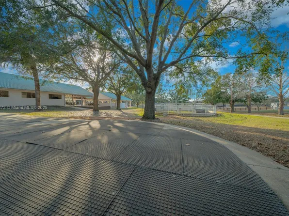 16921 SE 19th Ct, Summerfield, FL 34491