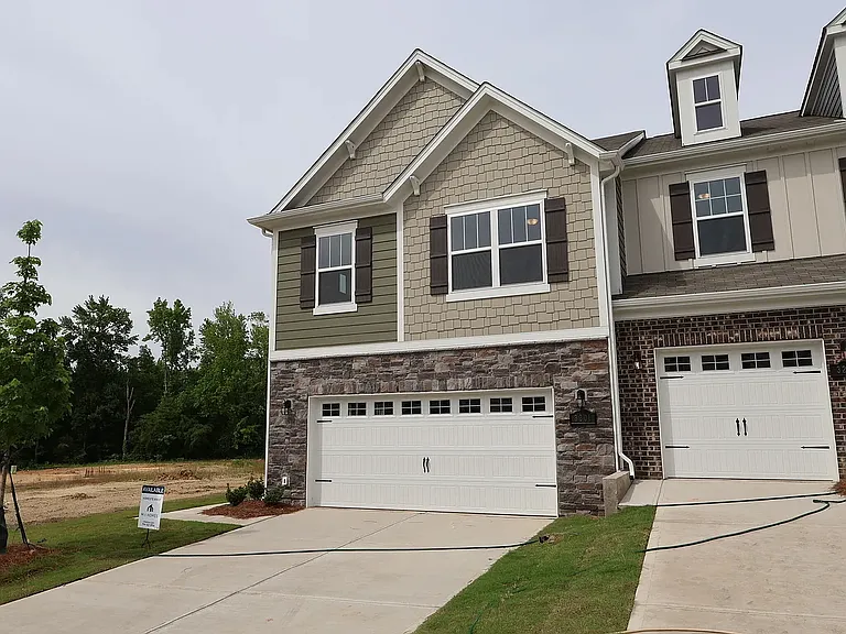 3201 Lilac Grove Dr — Photo 3