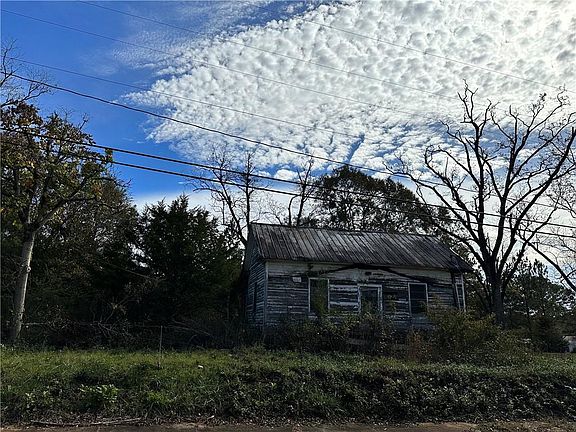 2nd image of 62 Washington Dr