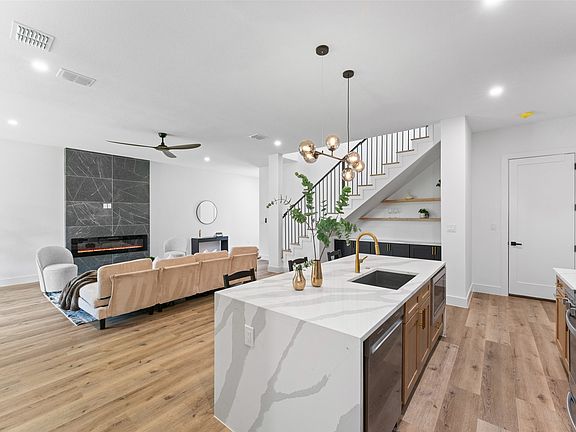 3rd image of 2828 Rochester St