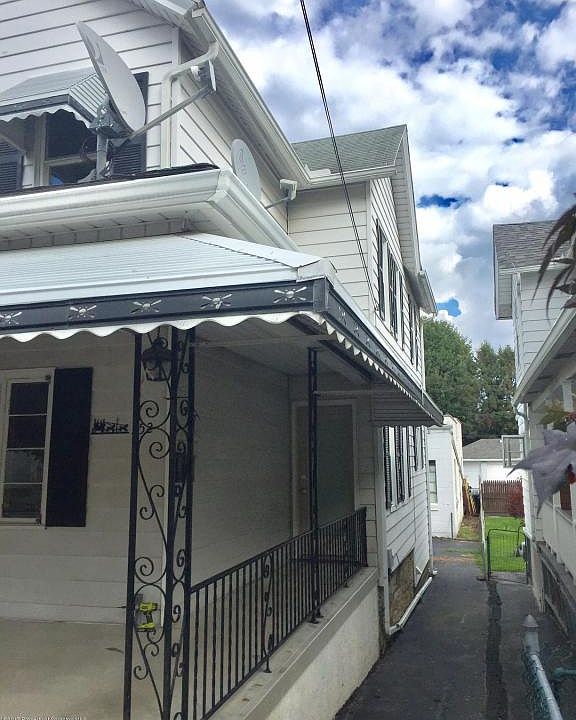 2nd image of 352 N Rebecca Ave