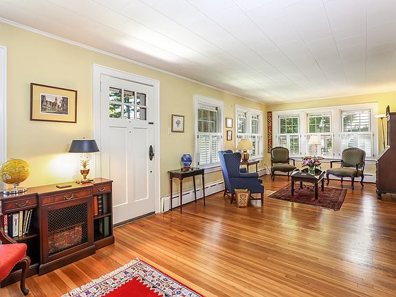 3rd image of 15 Willow St