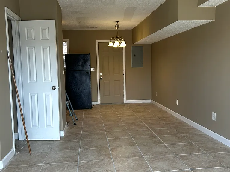 100 Anchorage Rd #13 — Photo 2