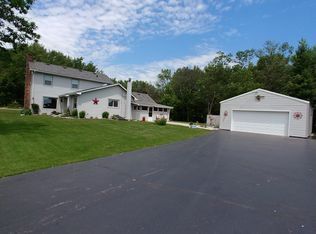 1253 N Farwell Bridge Rd, Ridott, IL 61067