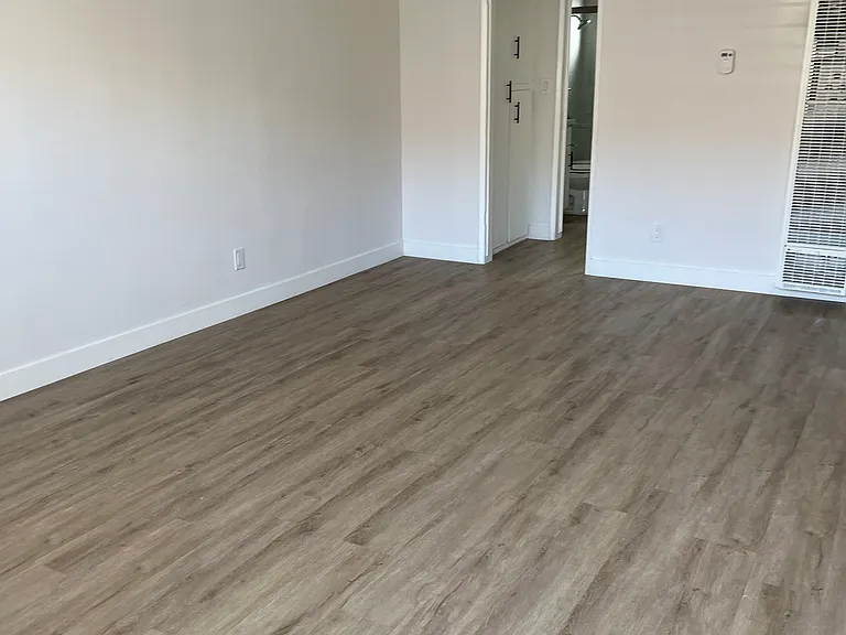 1014 N Oxford Ave — Photo 5
