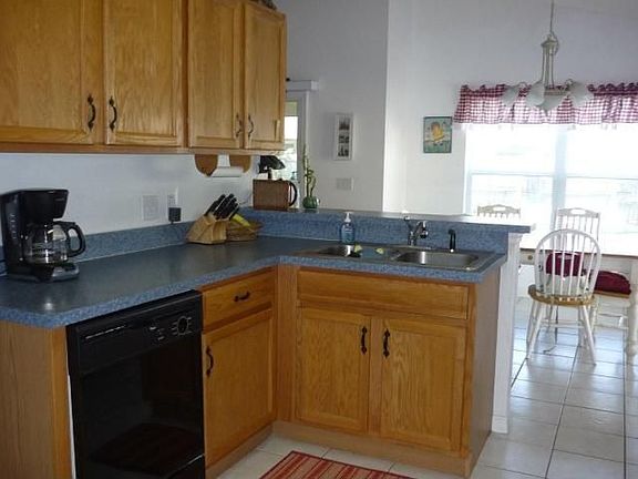 3rd image of 140 Rockhill Dr