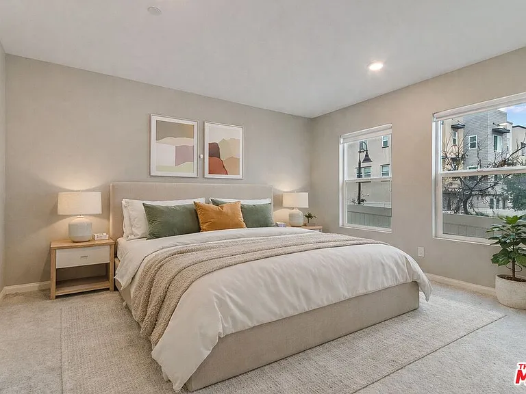 713 Daniel Freeman Cir — Photo 36