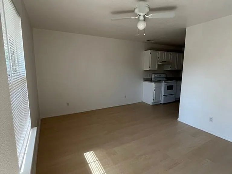 Willow Park Apartments — Photo 27