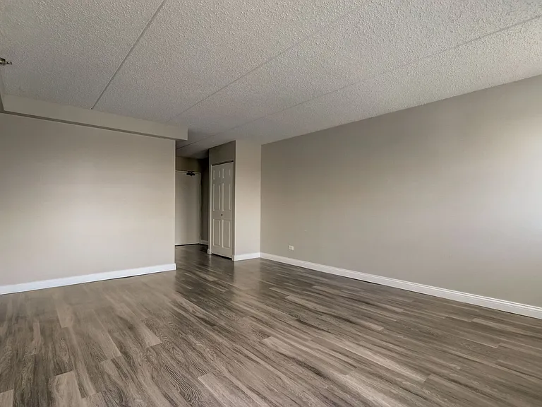 Bartlett Court Apartments — Photo 24