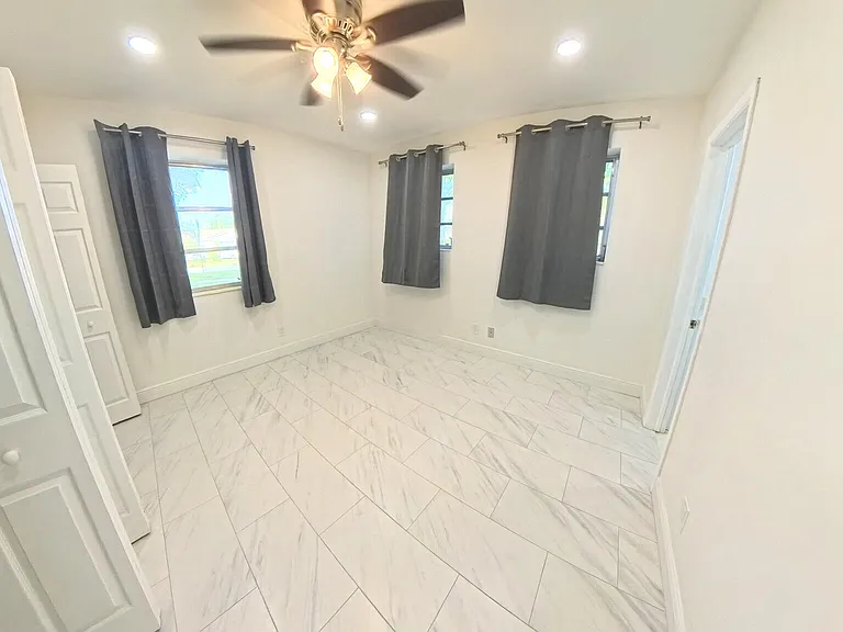 341 Henthorne Dr — Photo 19