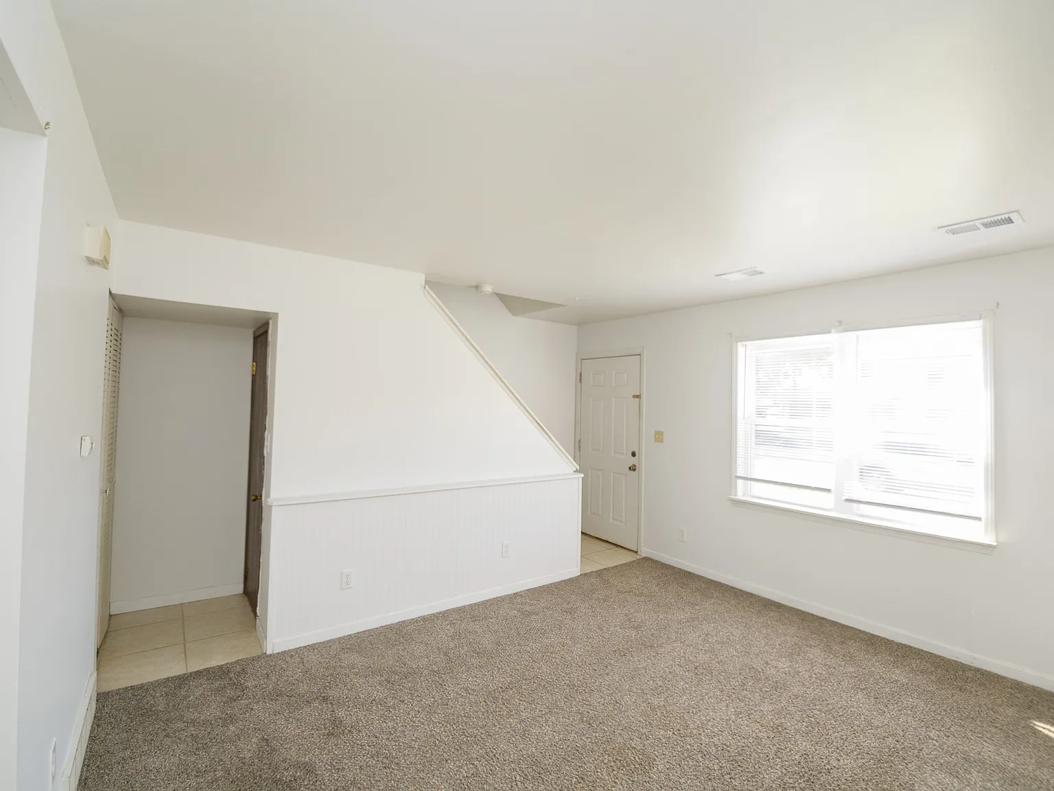 2 bed, 1.5 bath, 960 sqft, $1,350 — Photo 3