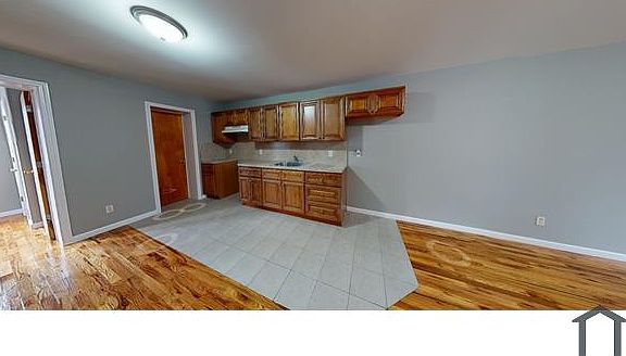 3rd image of 19 Holland Ave Floor 2
