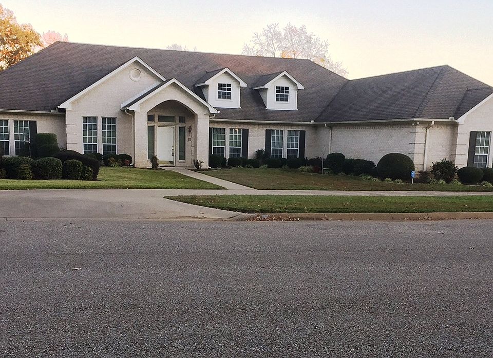 1st image of 18 Oak Forest Dr
