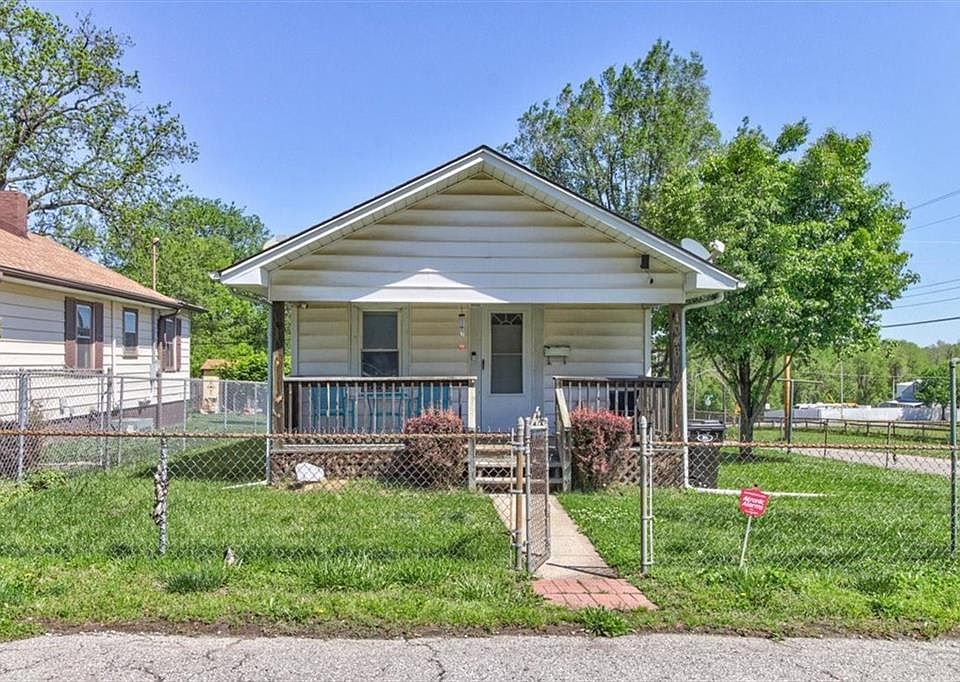 1st image of 1046 E Smith Ave