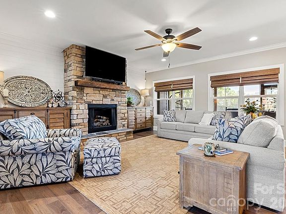 3rd image of 2463 Bridle Ct