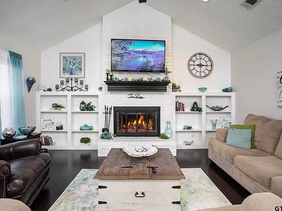 4th image of 17238 Pennie Ln