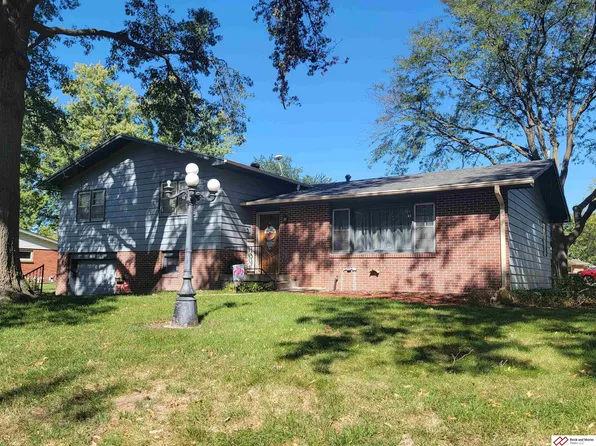 1724 Garfield St, Beatrice, NE 68310