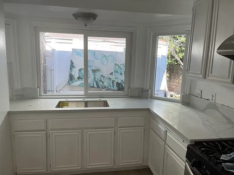 1010 Heaton Moor Dr — Photo 2