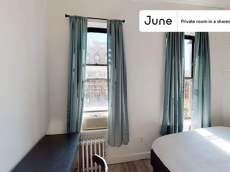 611 E 11th St #B — Photo 3