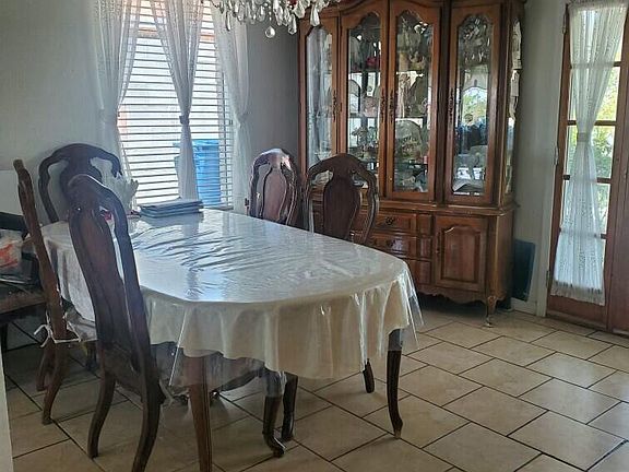 4th image of 3027 Mountain Ave