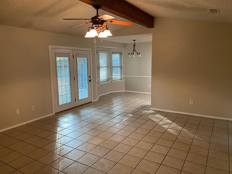 910 Corey Dr — Photo 6