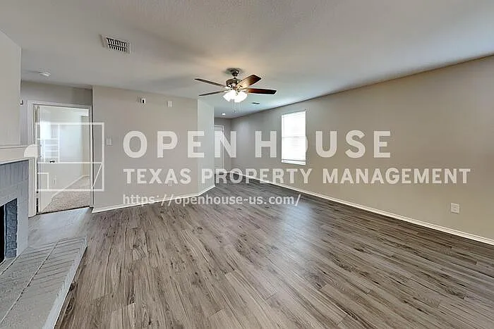 1417 Erin Dr — Photo 4