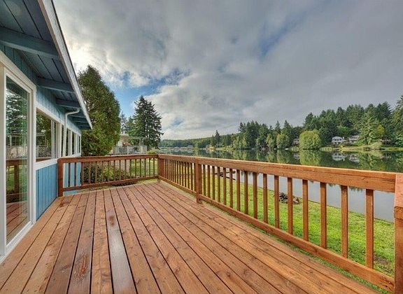 4th image of 580 SE Crescent Dr