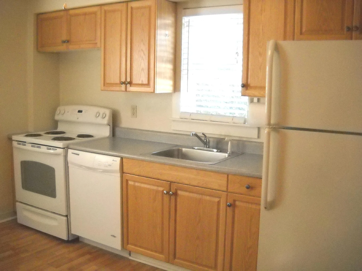2 bed, 600 sqft, $925 — Photo 2
