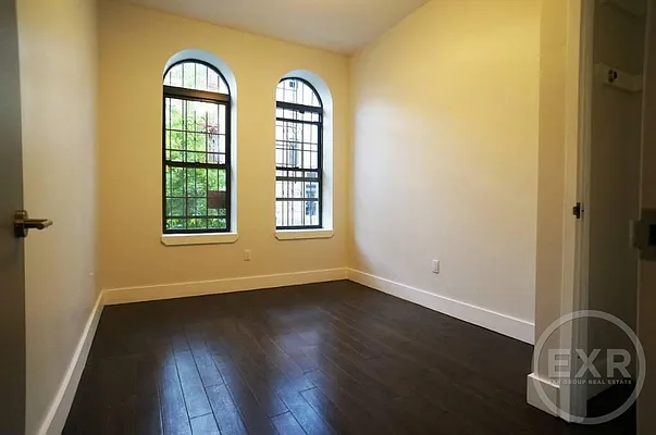 Rented by EXR | media 35