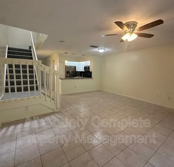 8550 Sturbridge Cir W — Photo 3