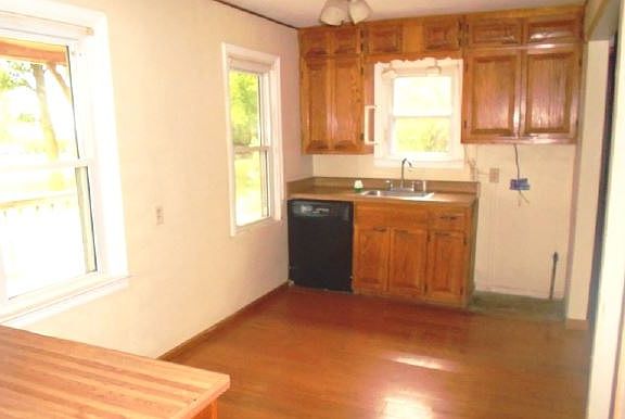 3rd image of 3526 E Hanna Ave