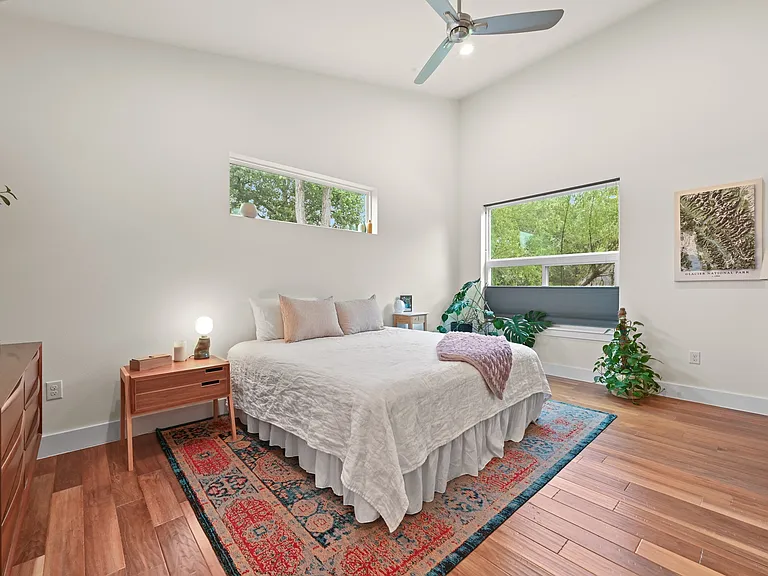 1307 Delano St #1 — Photo 8