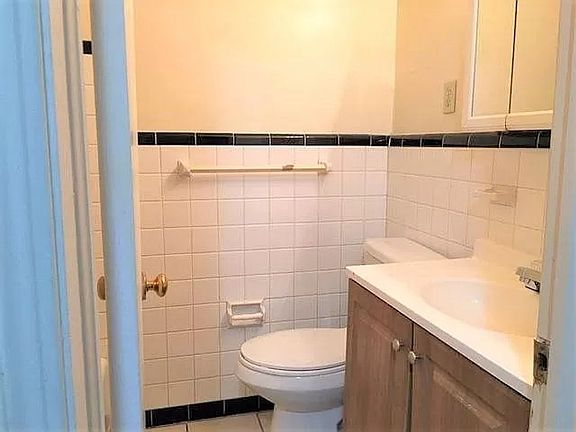 3rd image of 1100 NW 27th St #1102