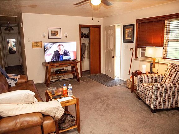 5th image of 1403 Hazlett Dr