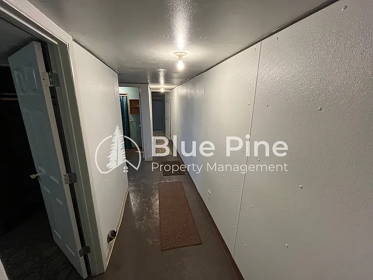 498 E 17th St — Photo 11