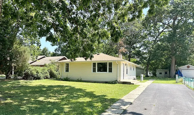 35339 N Hickory Ln photo 1