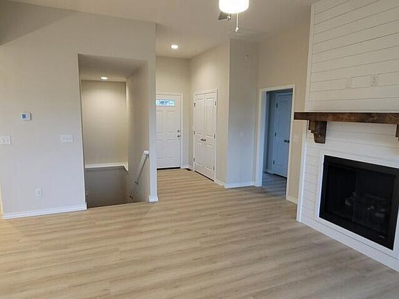 4th image of 671 W Castor Loop