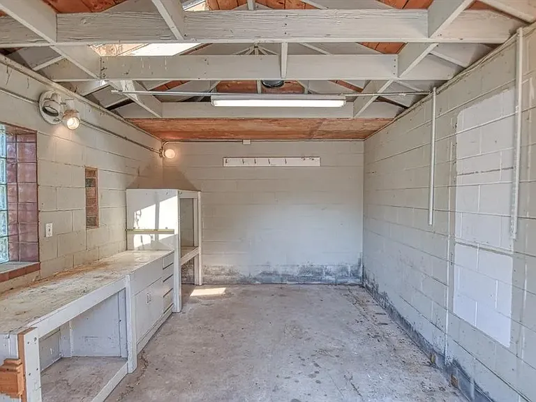 3609 Hampton Ct — Photo 42